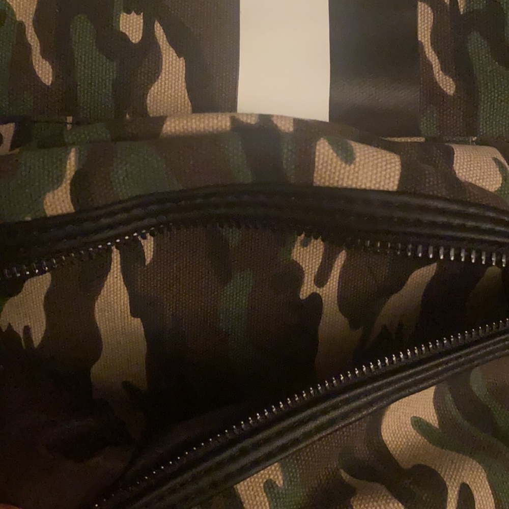 STEVE MADDEN CAMO BACKPACK - Picture 6 of 7